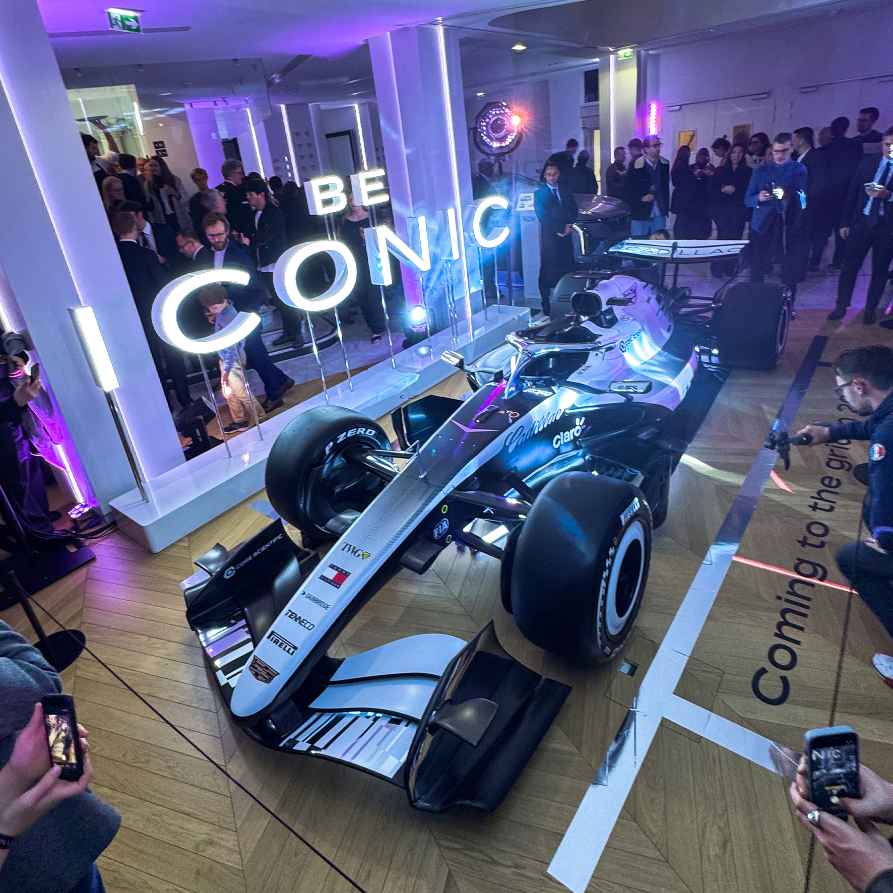 On découvre la Formule 1 Cadillac à Paris !